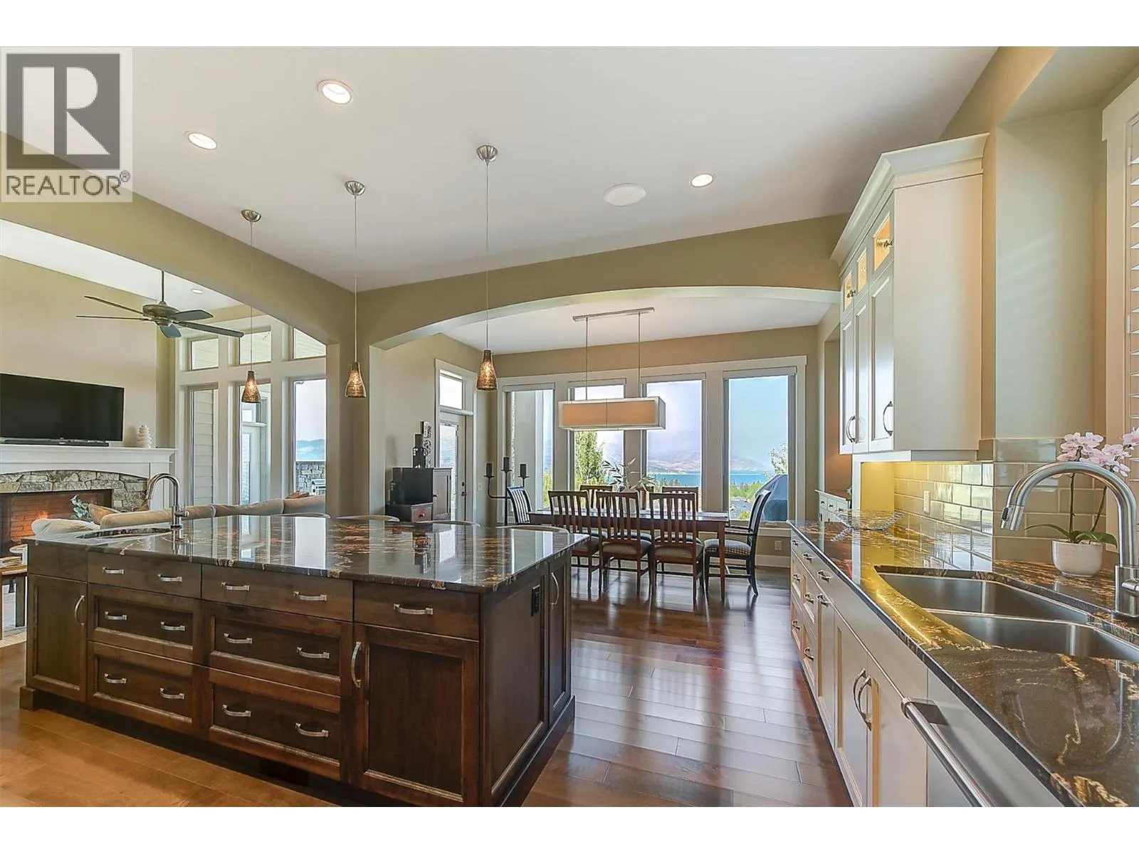 440 Lakepointe Drive