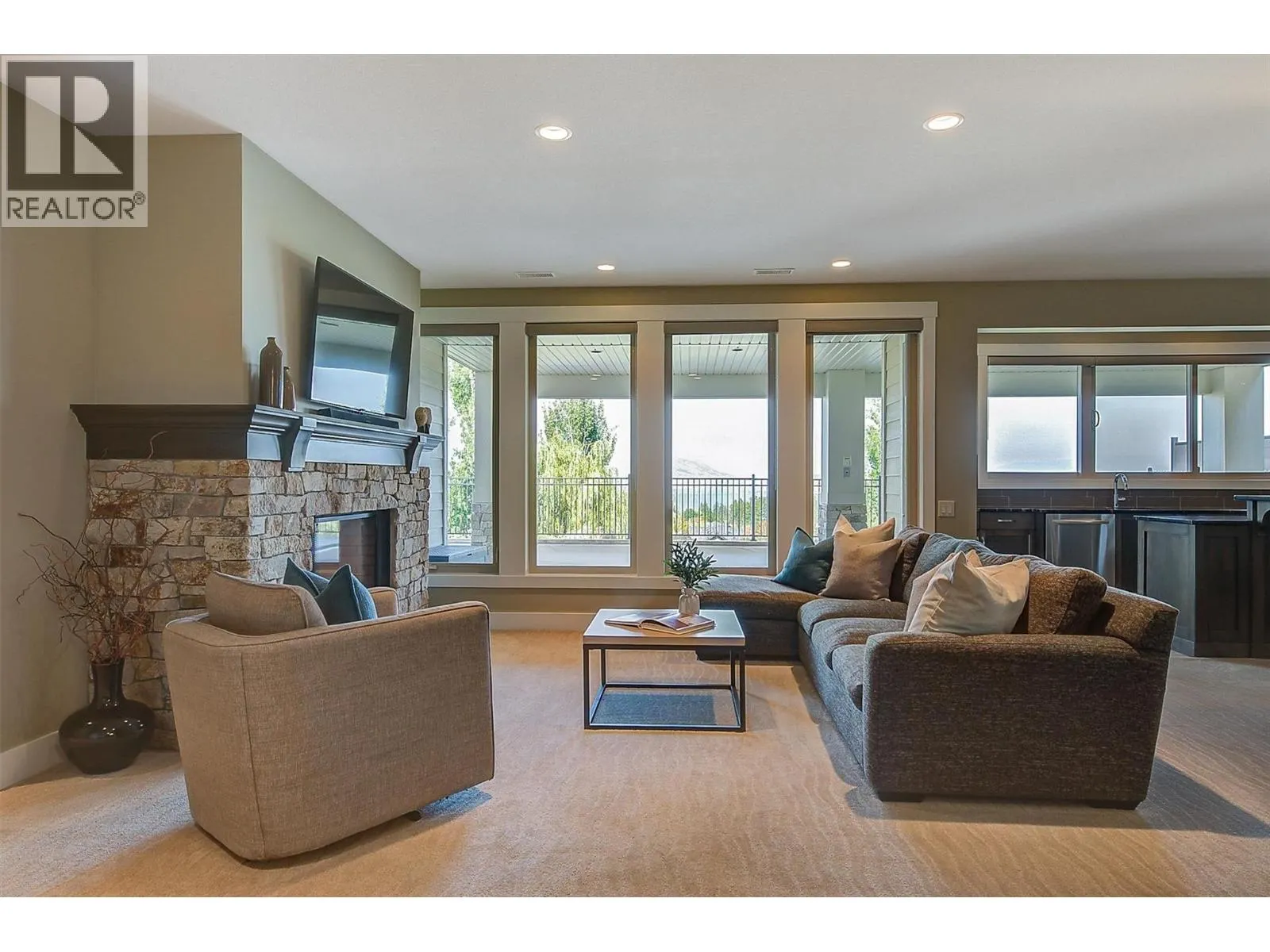 440 Lakepointe Drive
