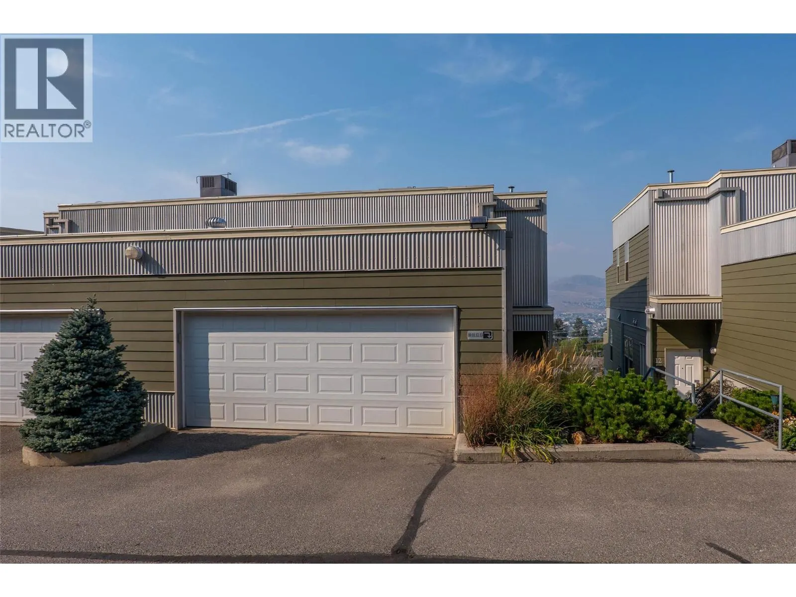 445 DALGLEISH Drive Unit# 10