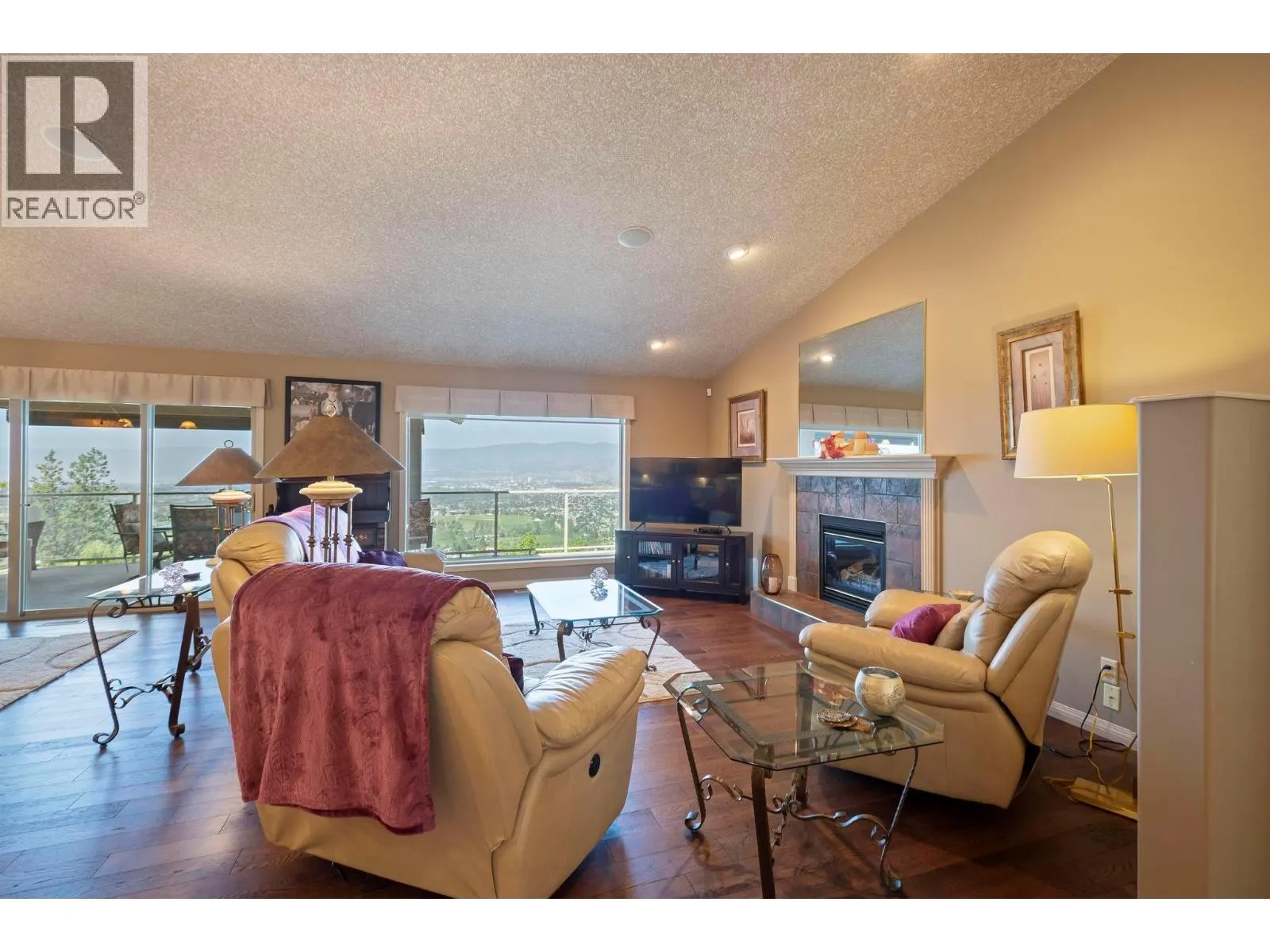 1000 Lone Pine Drive