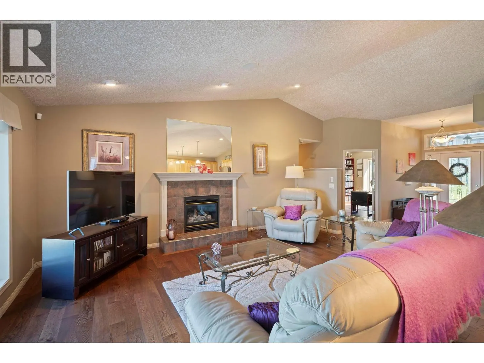 1000 Lone Pine Drive