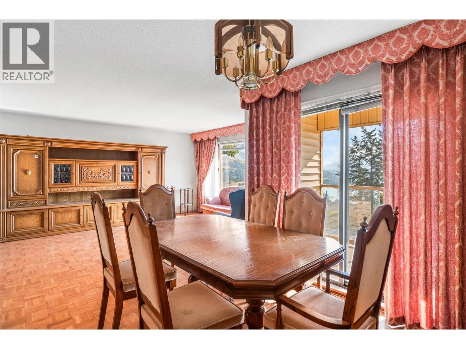 13851 Kickwillie Loop Road