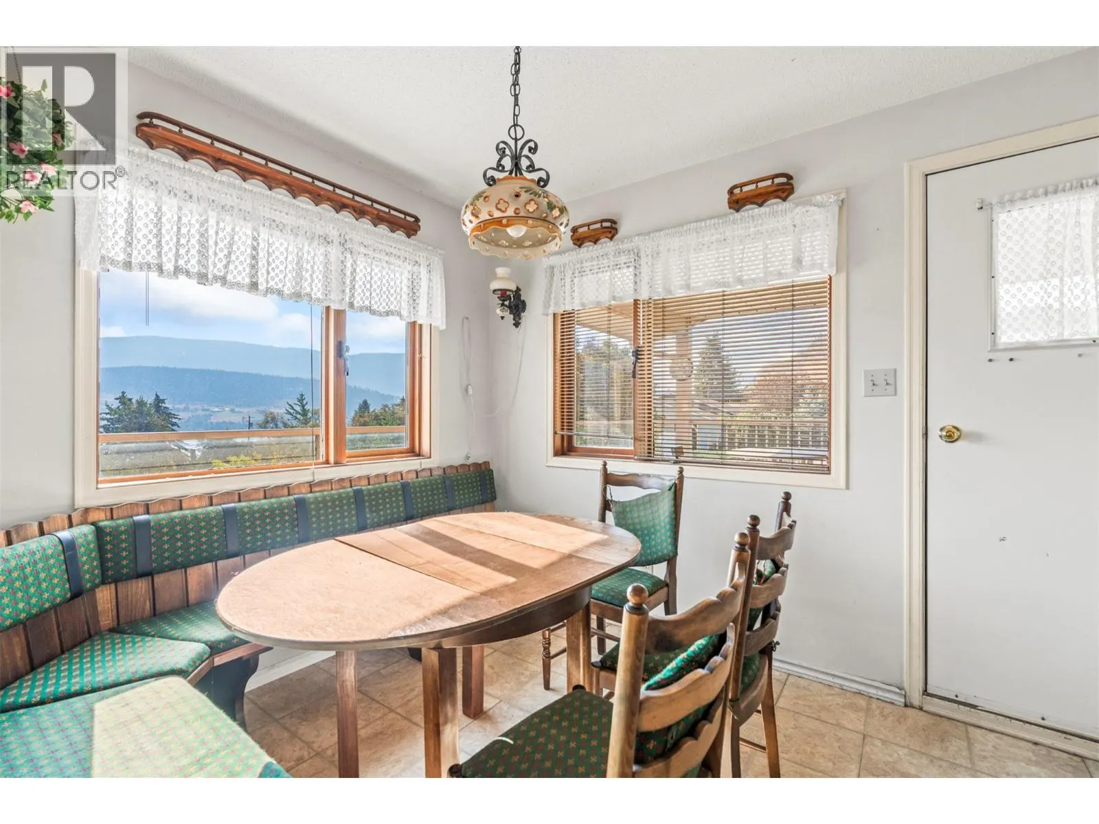 13851 Kickwillie Loop Road