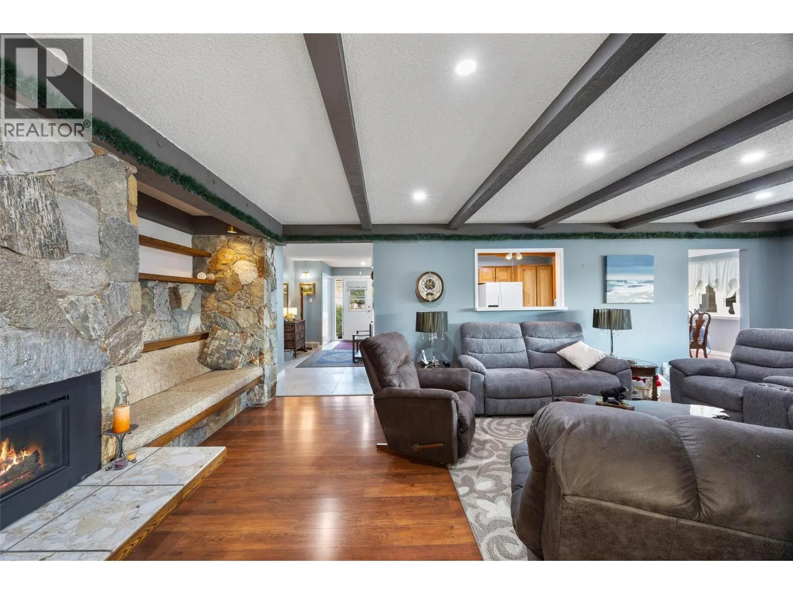 2402 Parkview Drive