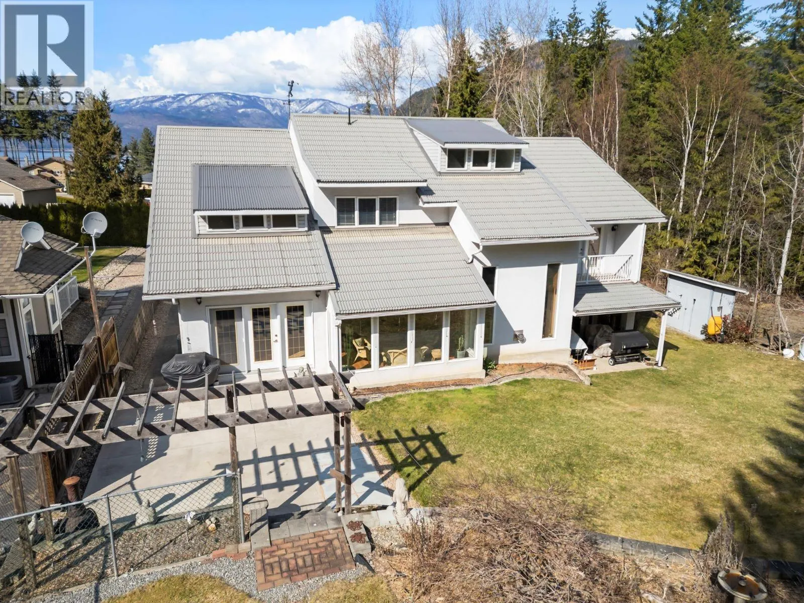2572 Bayview Road