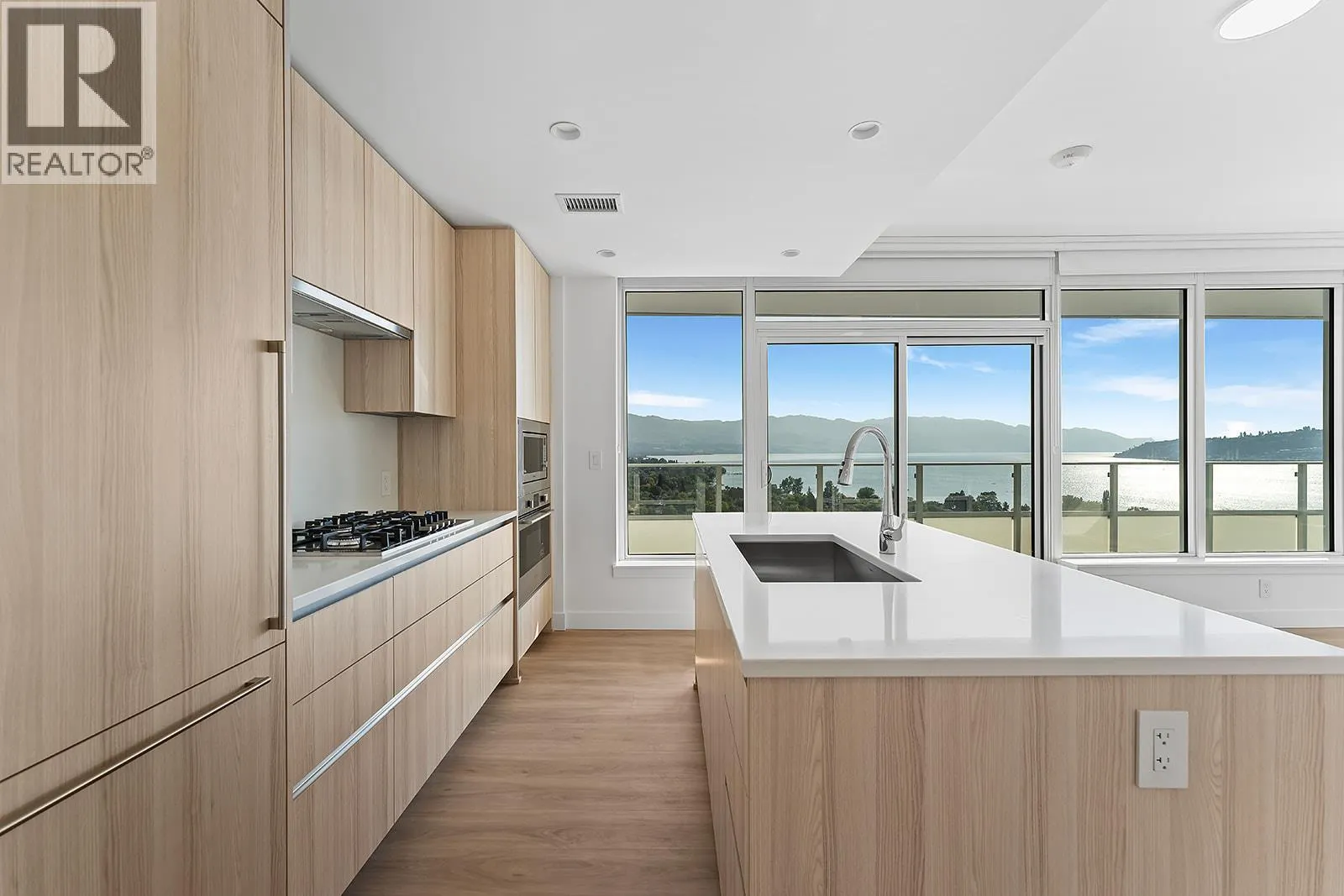 1626 Water Street Unit# 2007