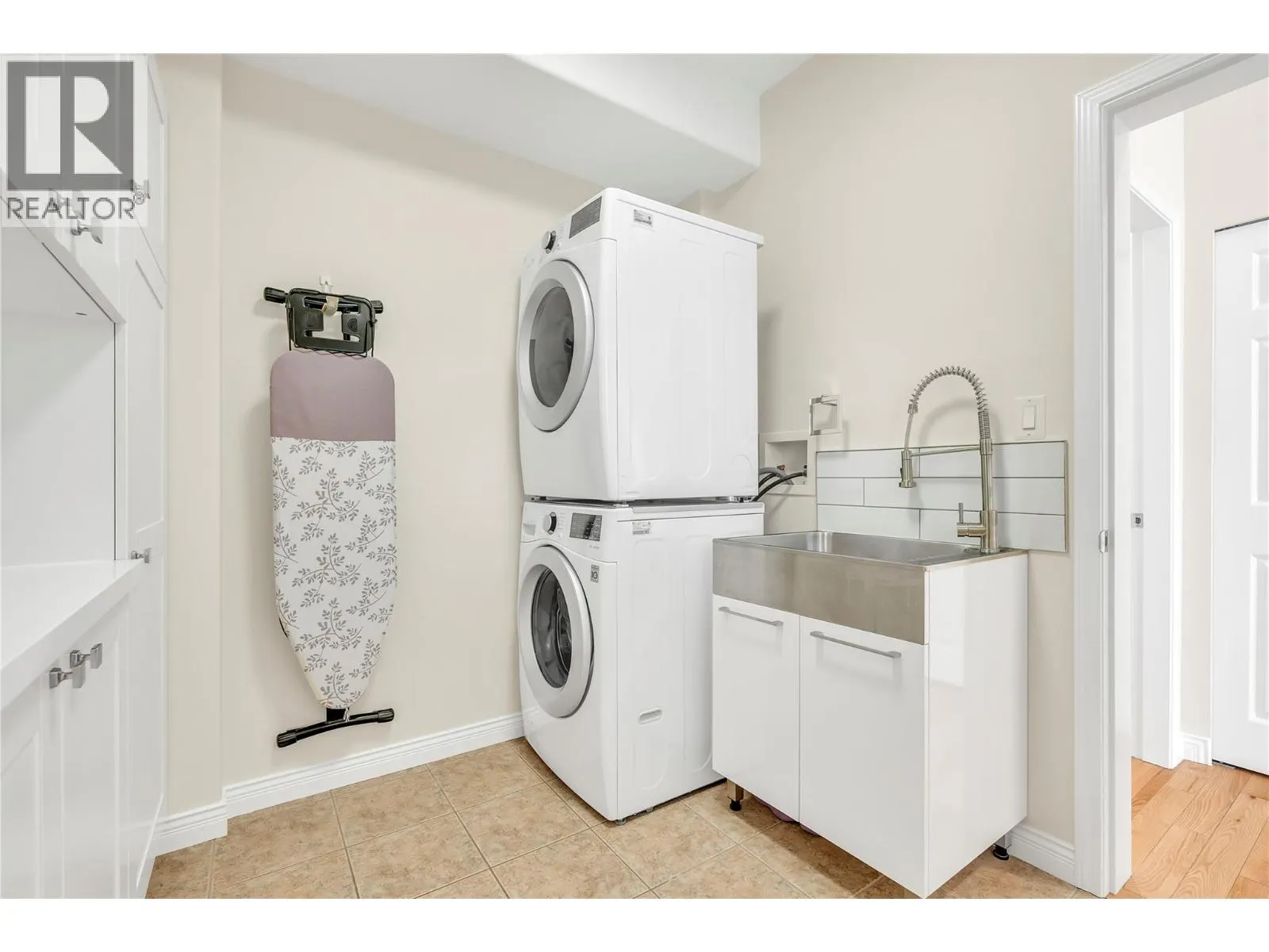 148 ROY Avenue Unit# 7