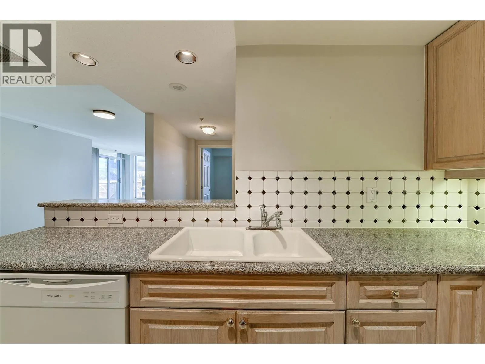 1152 Sunset Drive Unit# 606