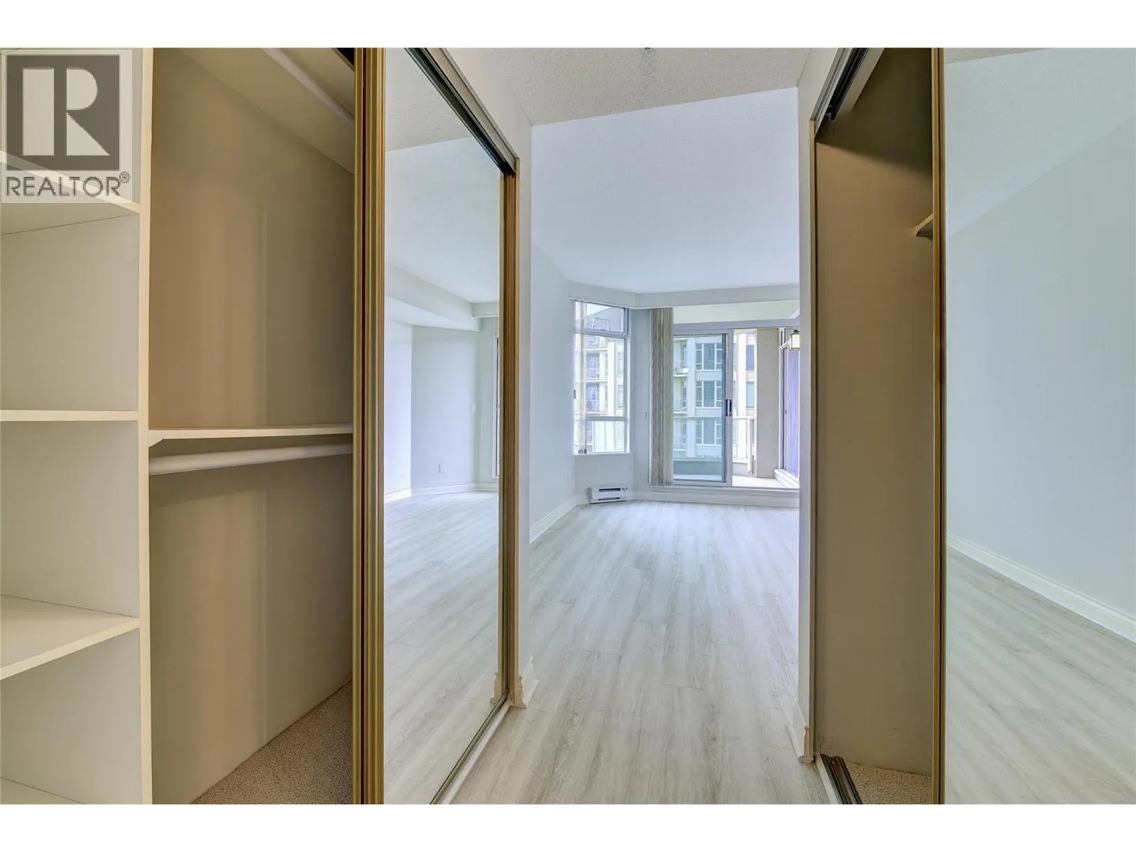 1152 Sunset Drive Unit# 606