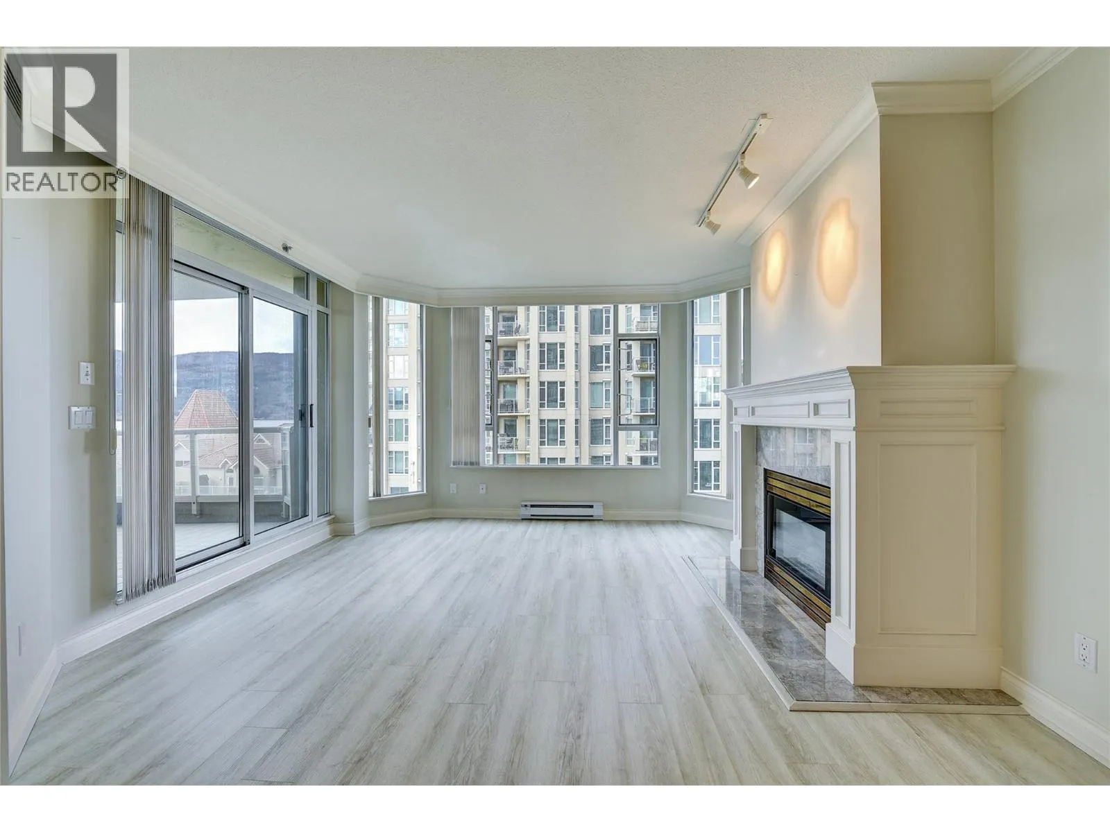 1152 Sunset Drive Unit# 606