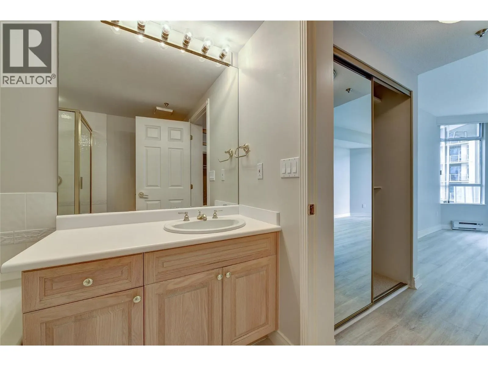1152 Sunset Drive Unit# 606
