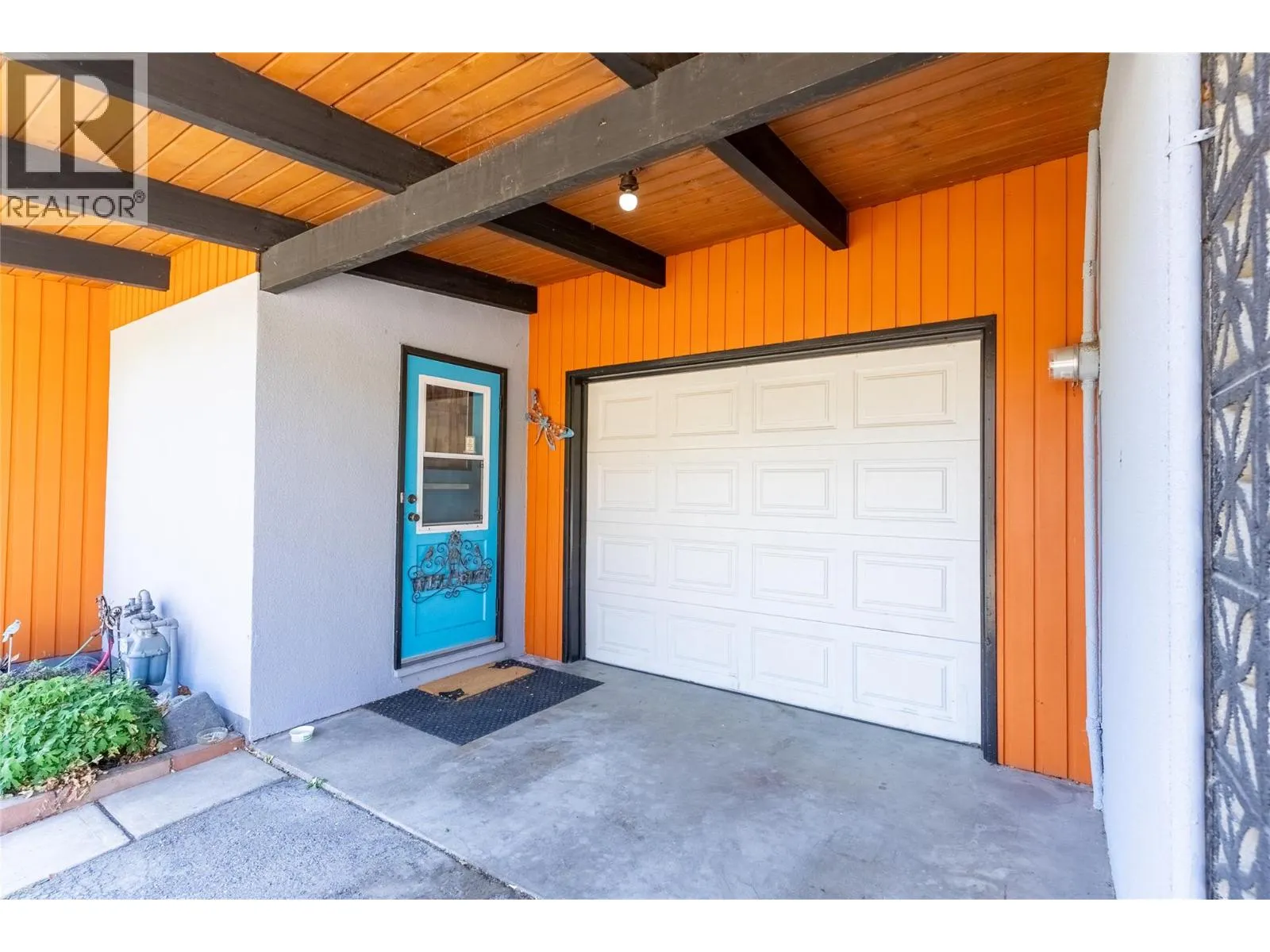 840/842 Collins Road