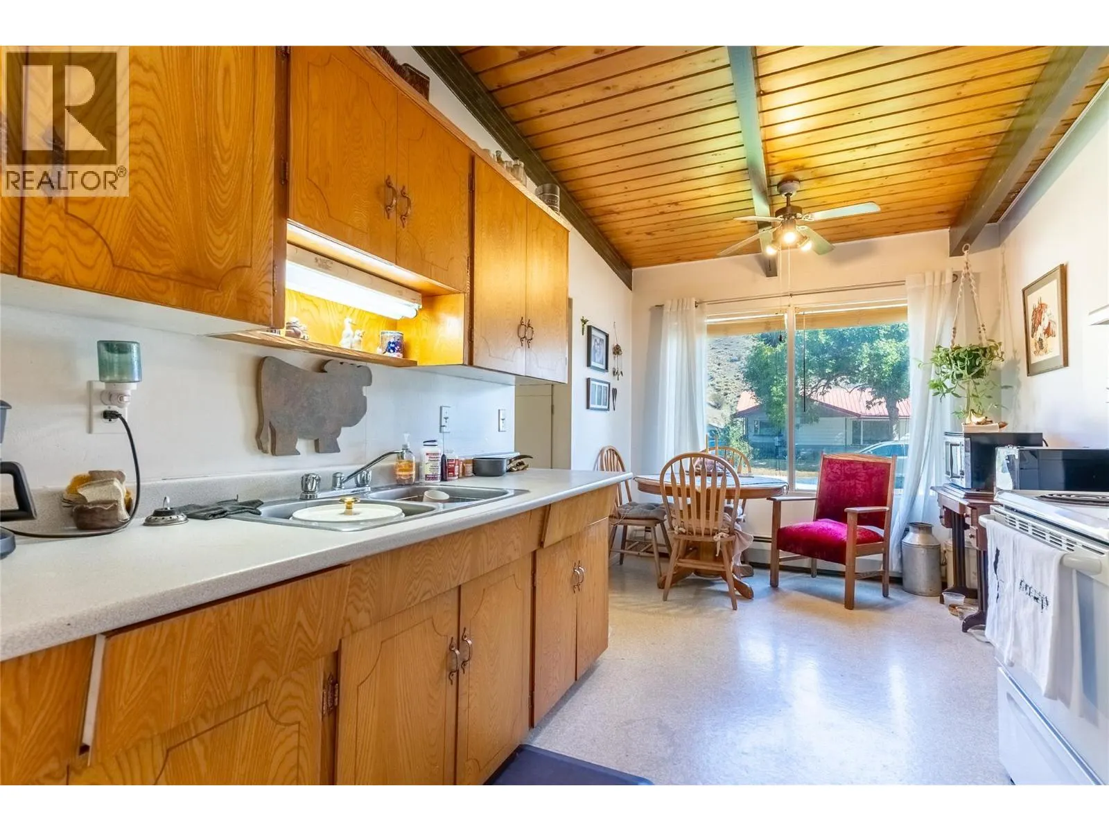840/842 Collins Road