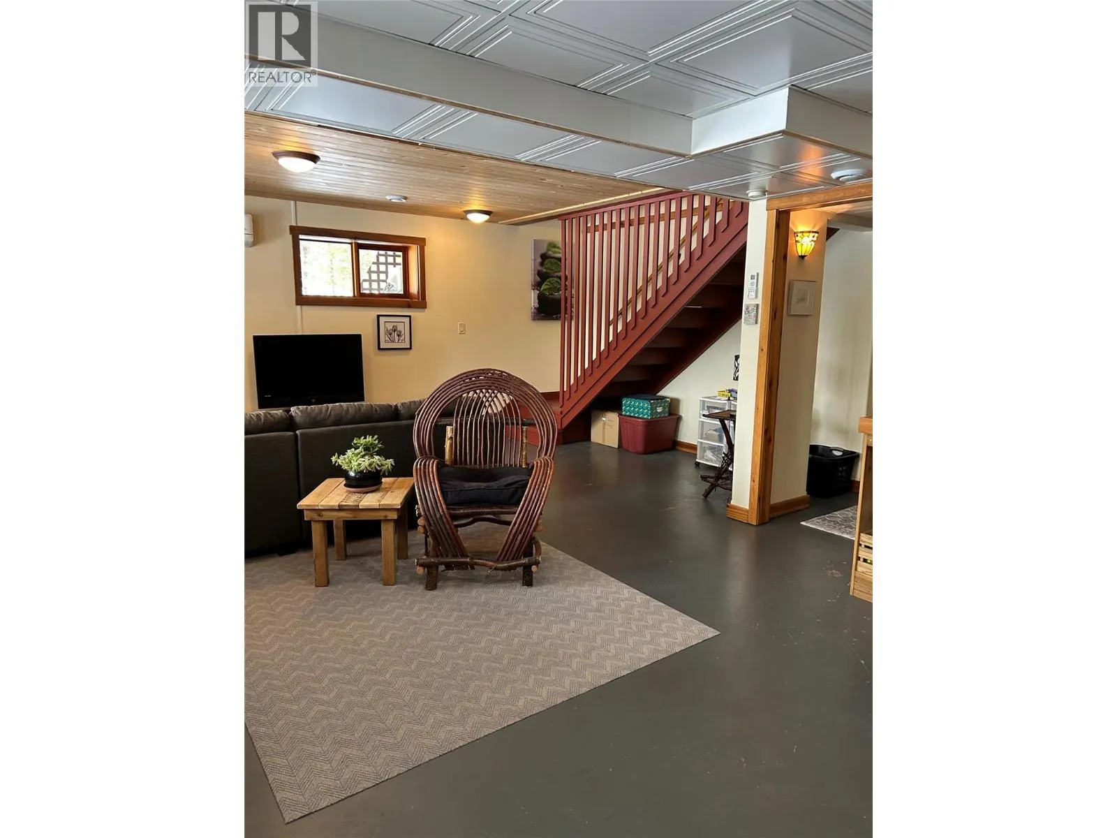 3306 Krestova Road
