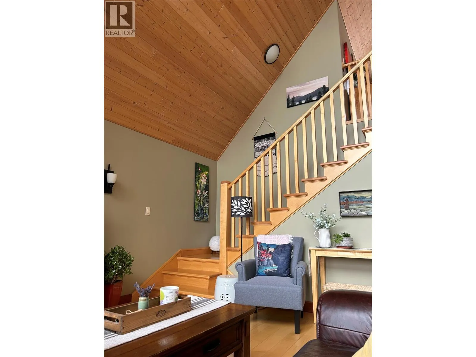 3306 Krestova Road