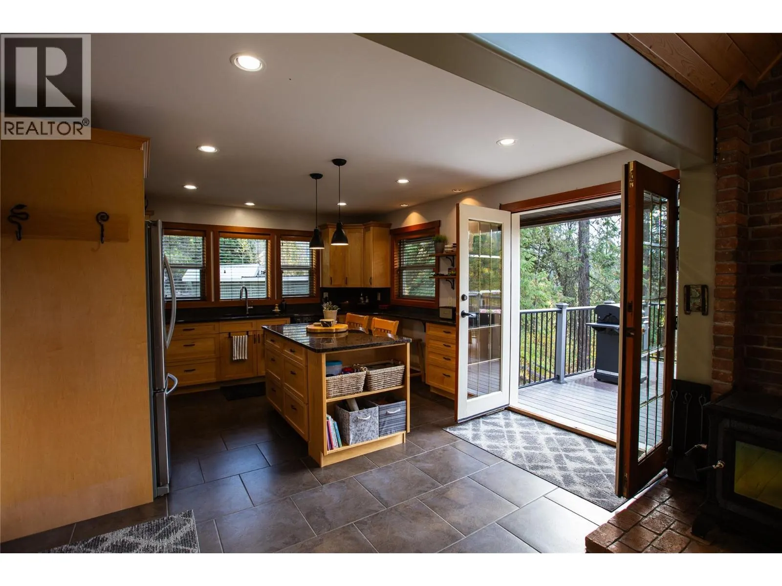 3306 Krestova Road