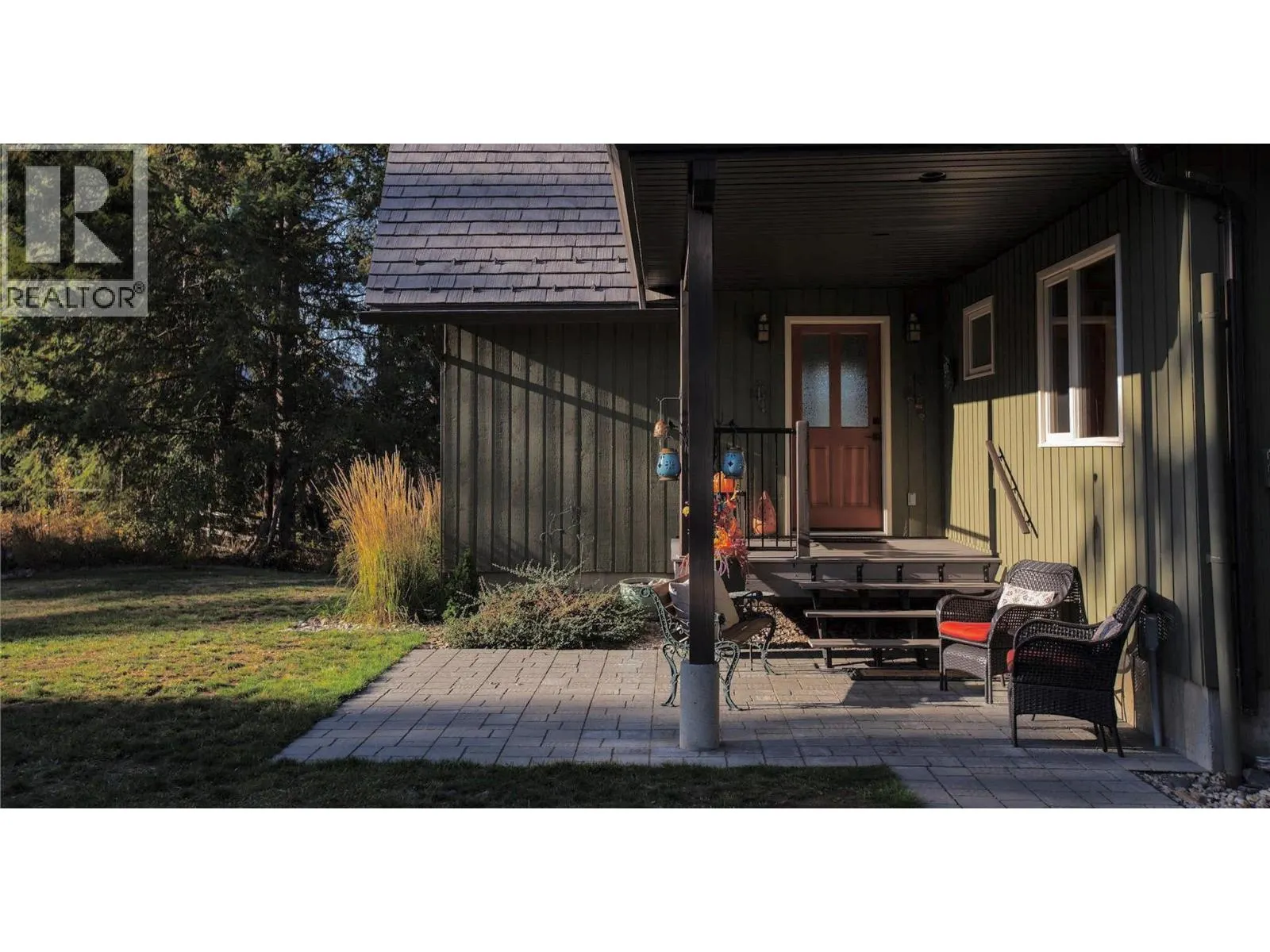 3306 Krestova Road