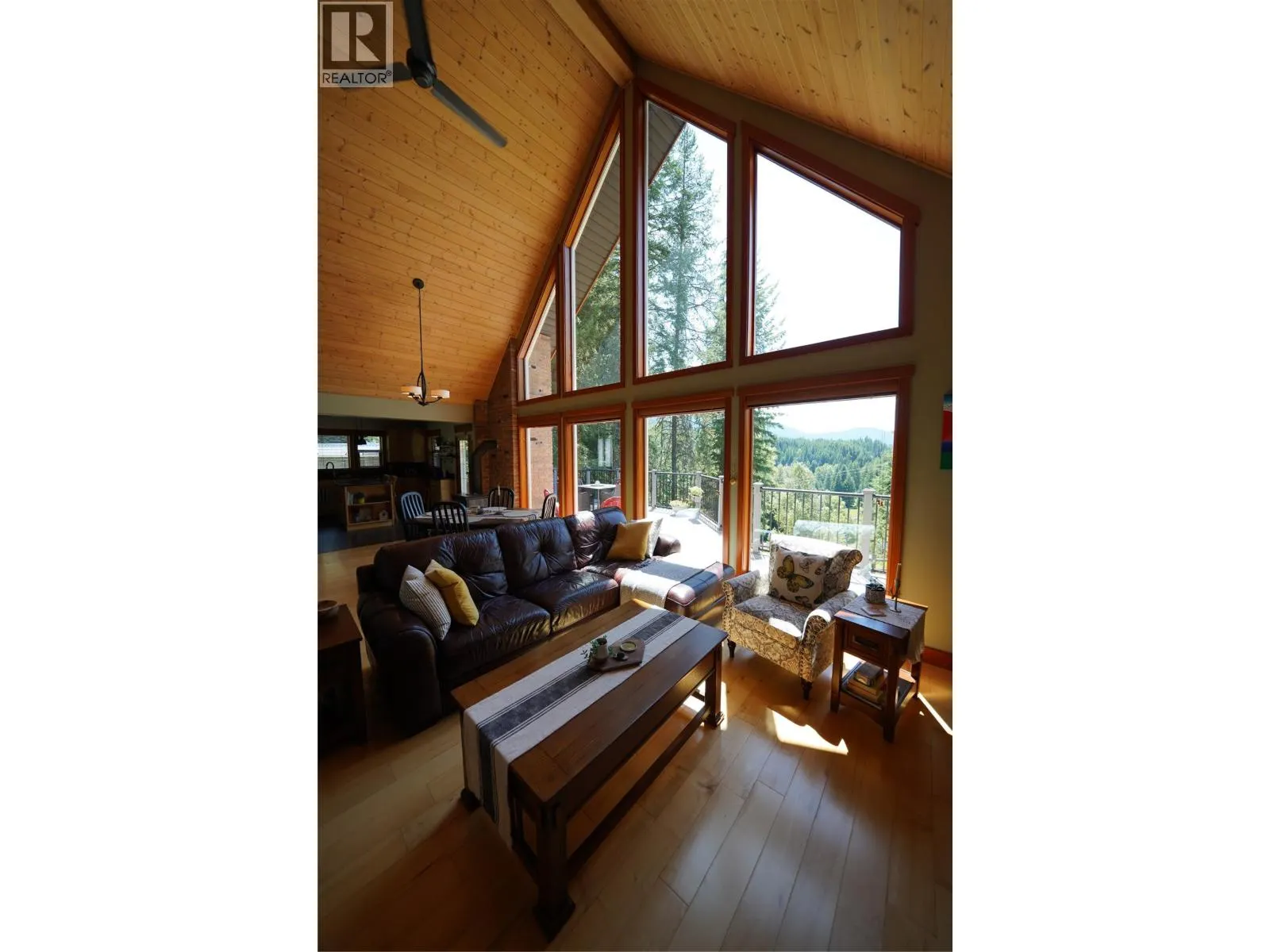 3306 Krestova Road