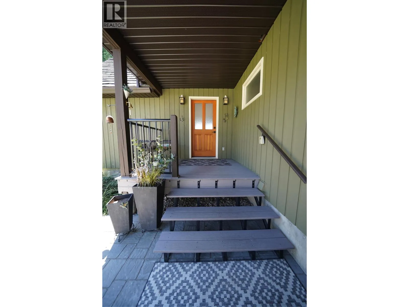 3306 Krestova Road