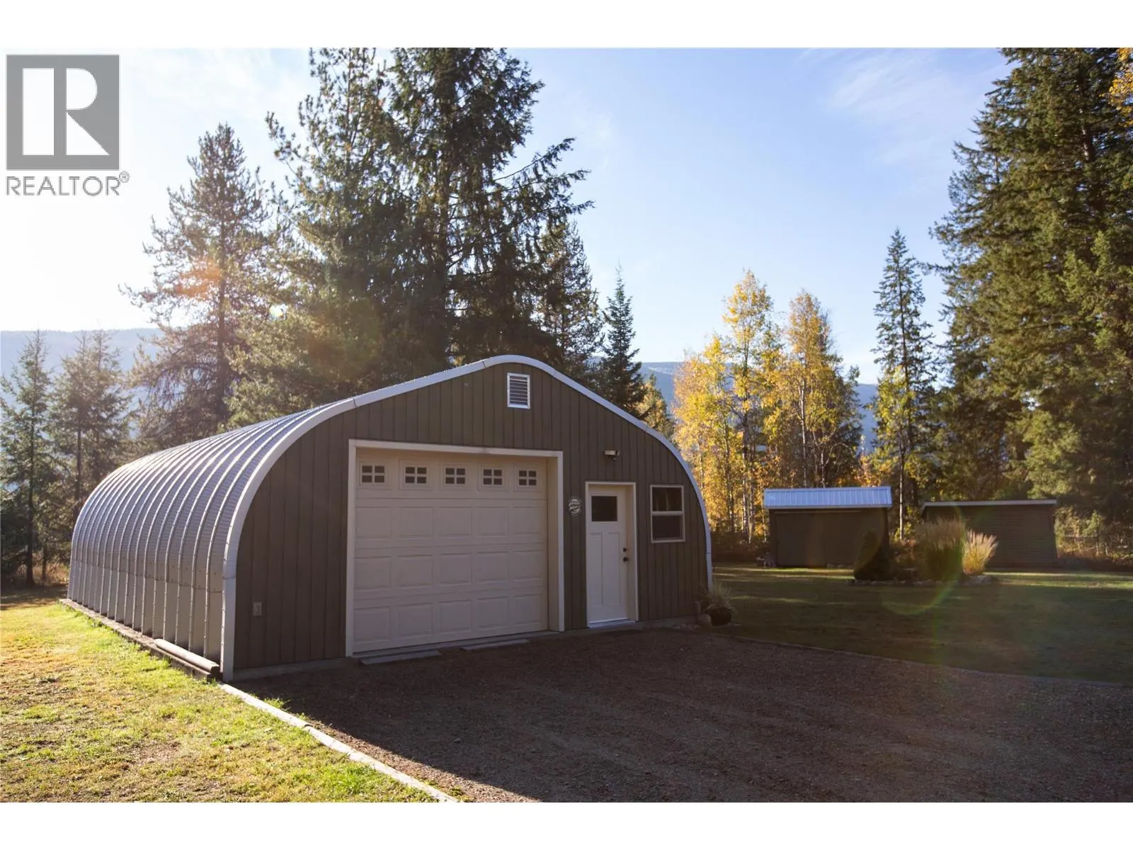 3306 Krestova Road