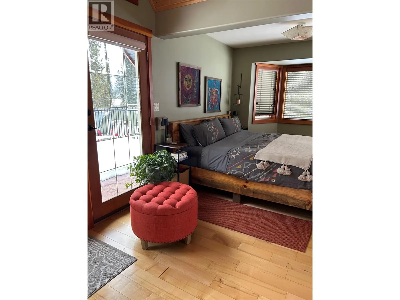 3306 Krestova Road