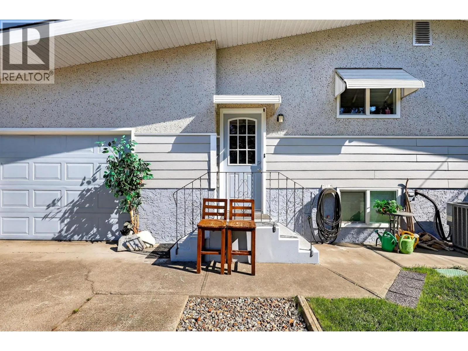 1060 Thompson Road