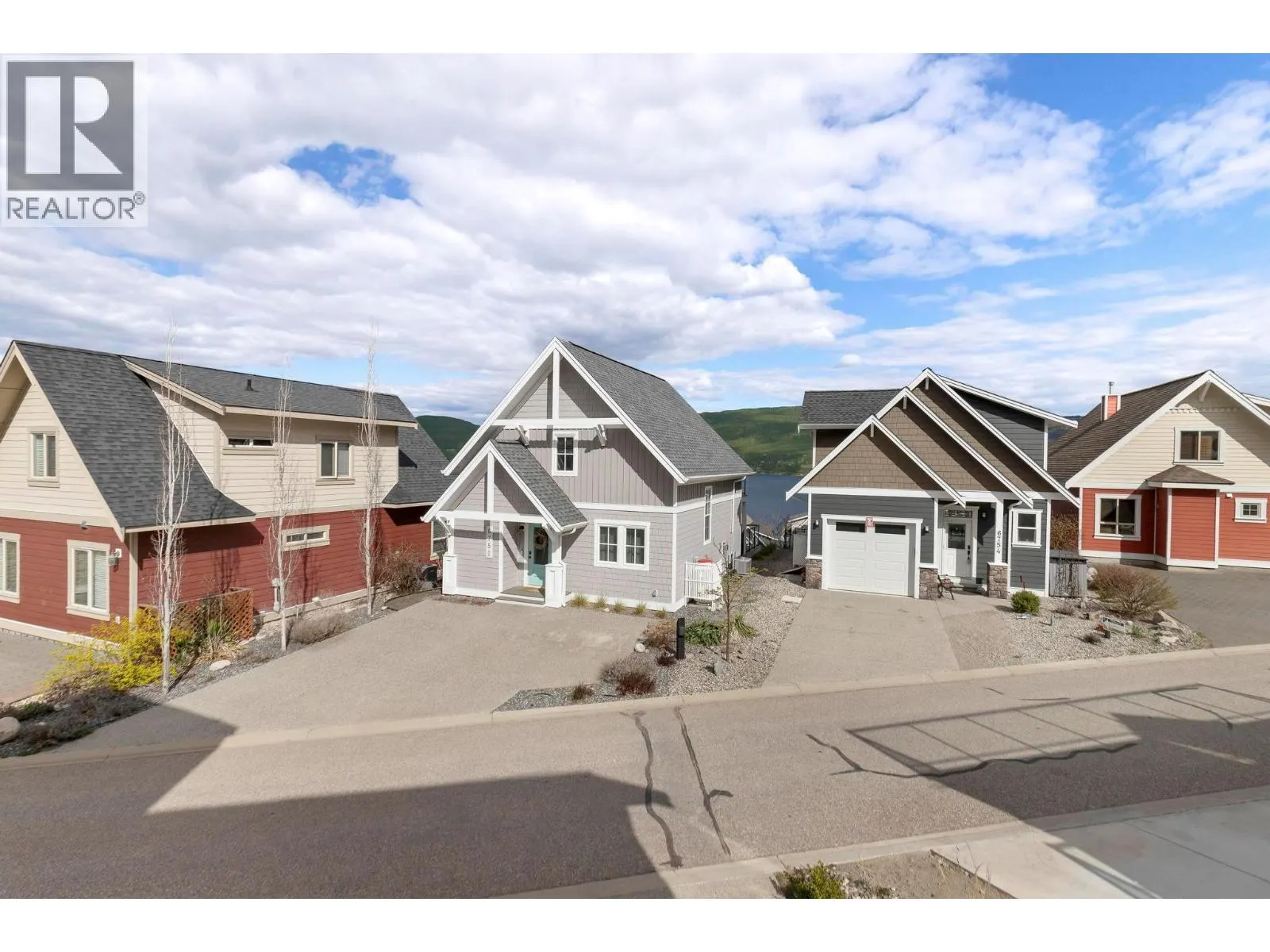 6749 La Palma Loop