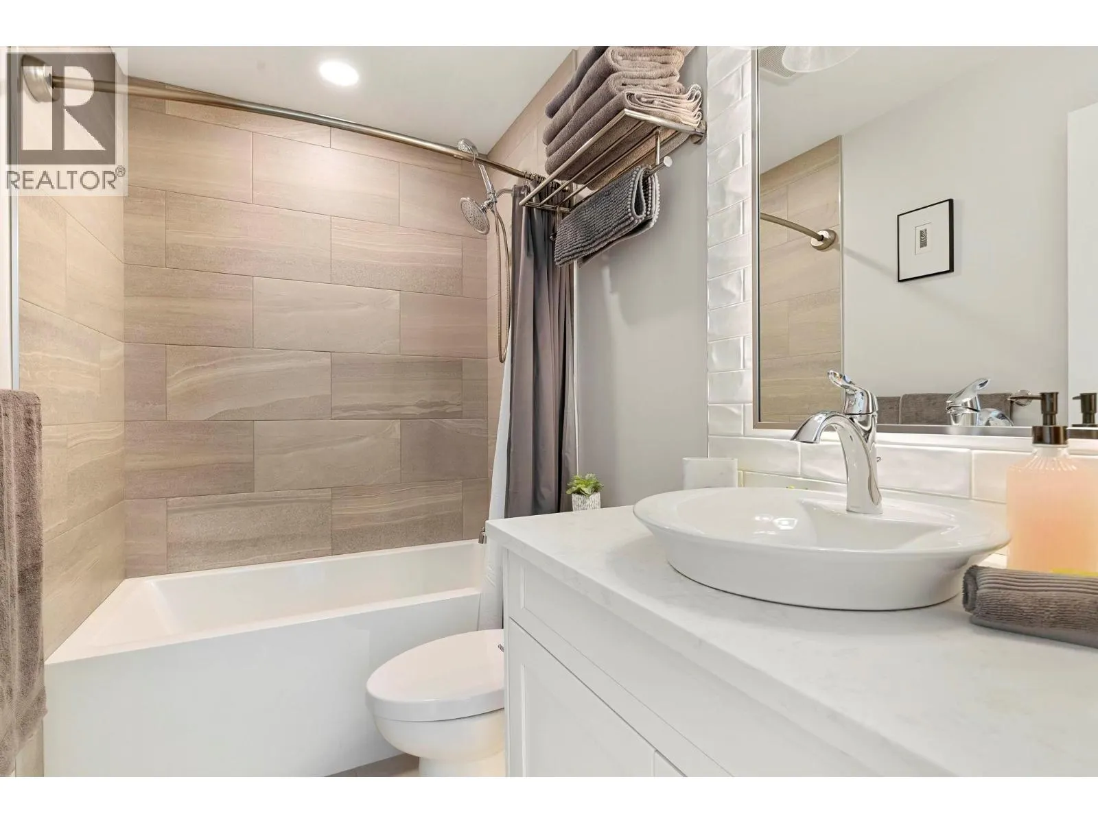 6749 La Palma Loop