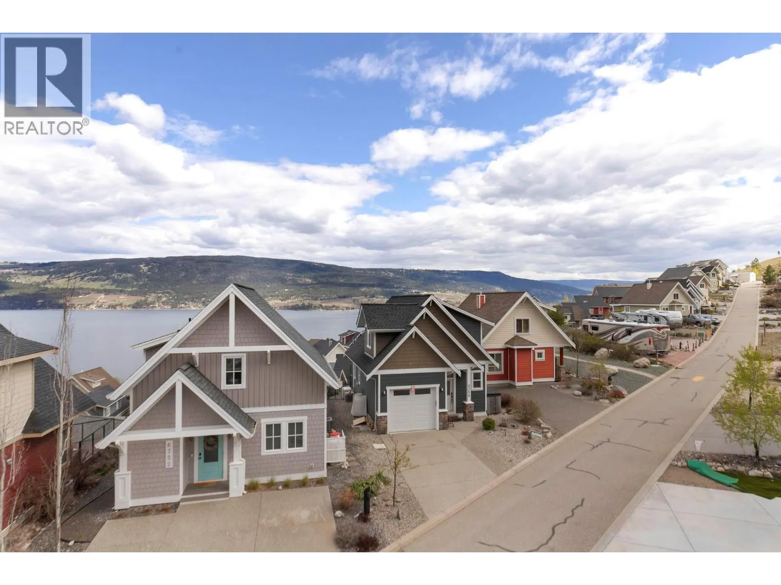 6749 La Palma Loop