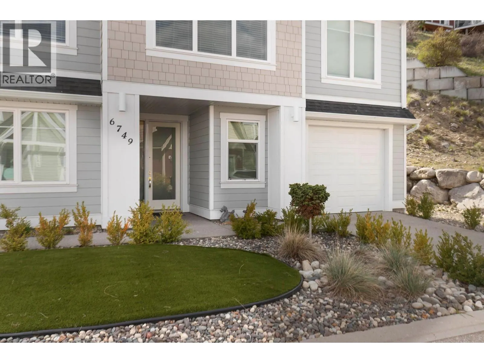 6749 La Palma Loop