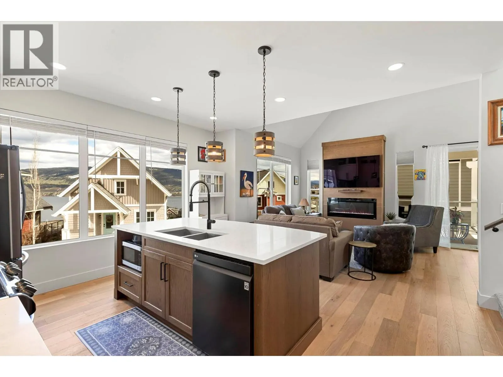 6749 La Palma Loop