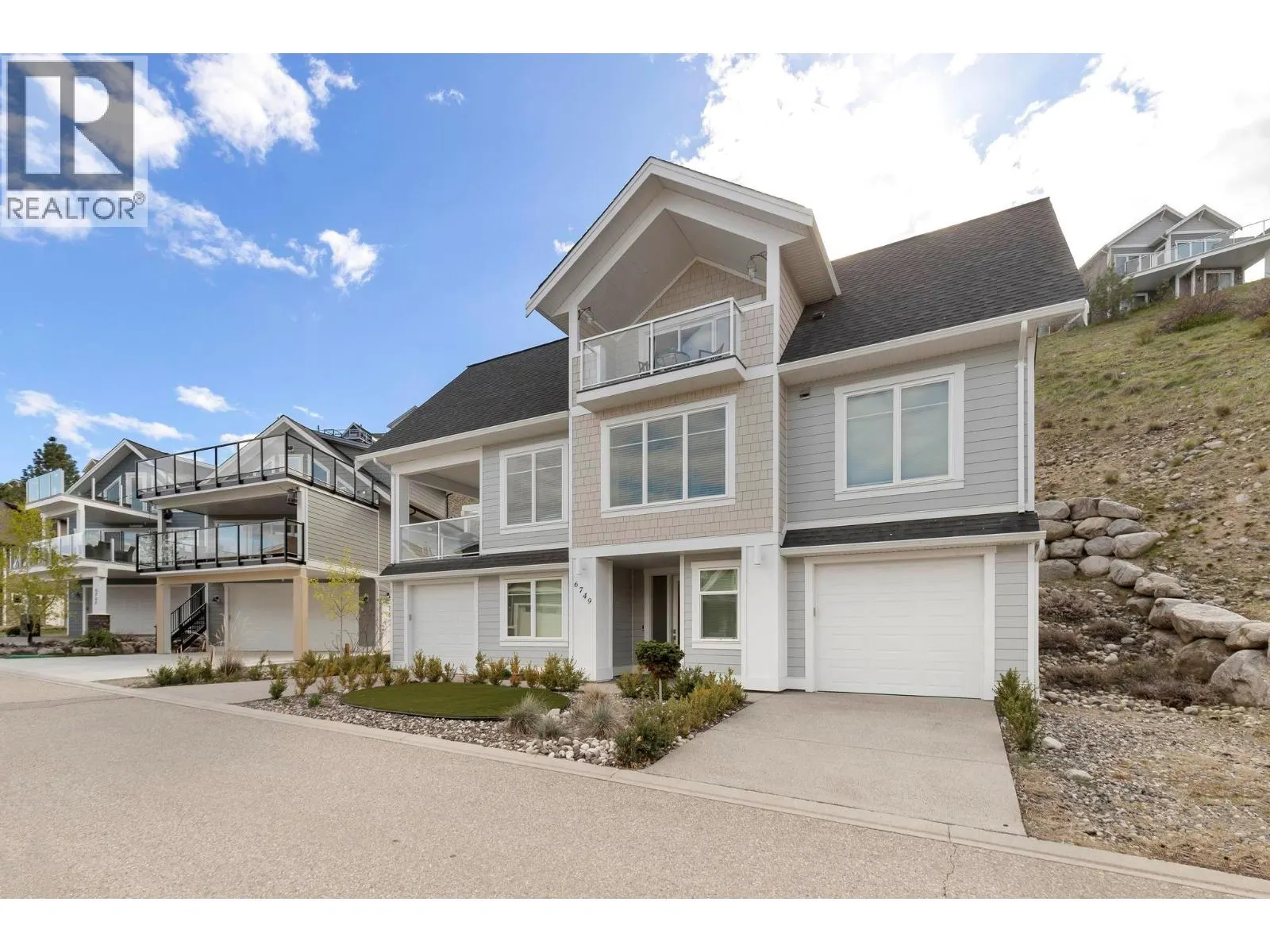 6749 La Palma Loop