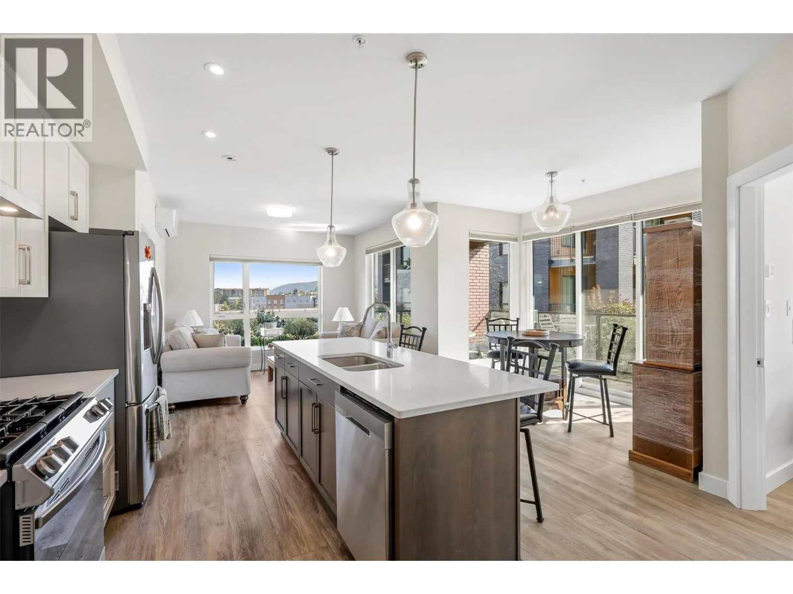 875 University Drive Unit# 103