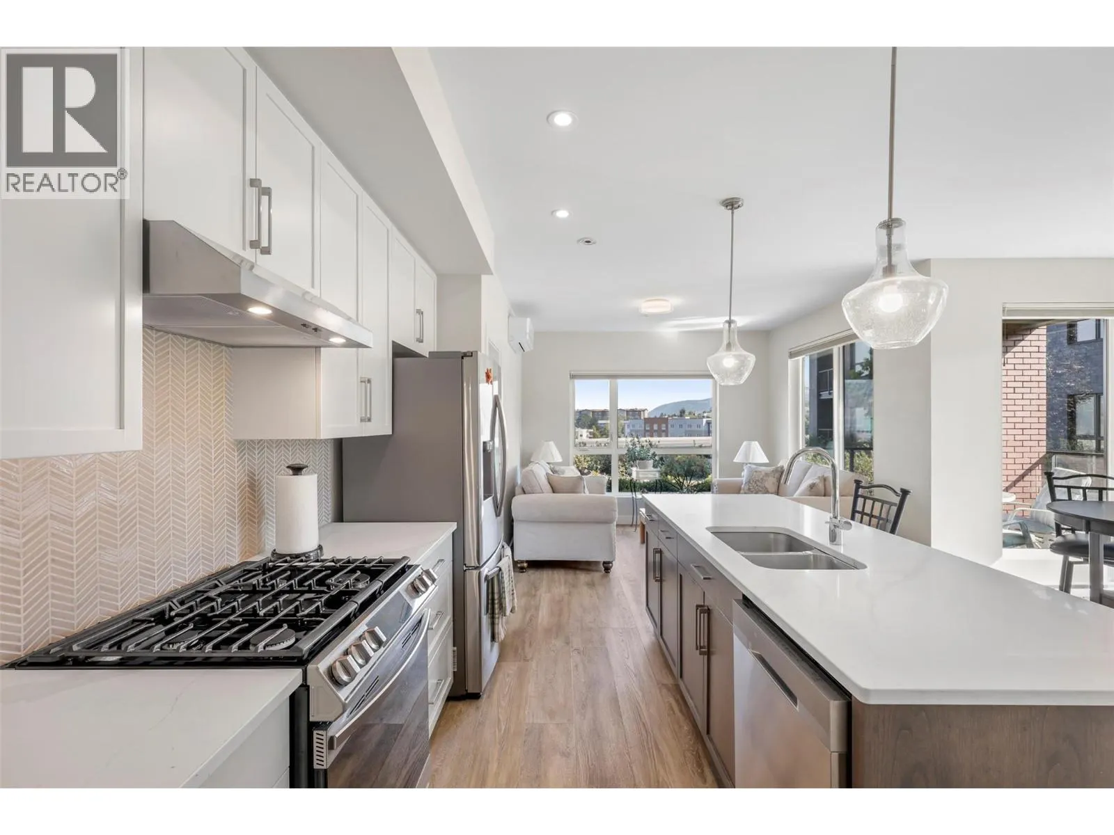 875 University Drive Unit# 103