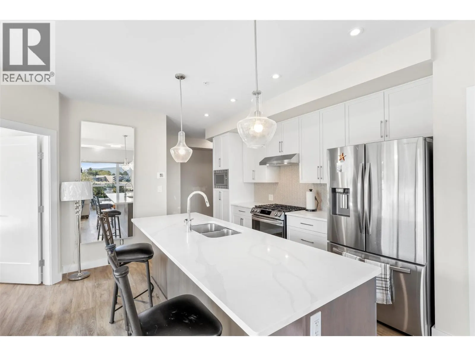 875 University Drive Unit# 103