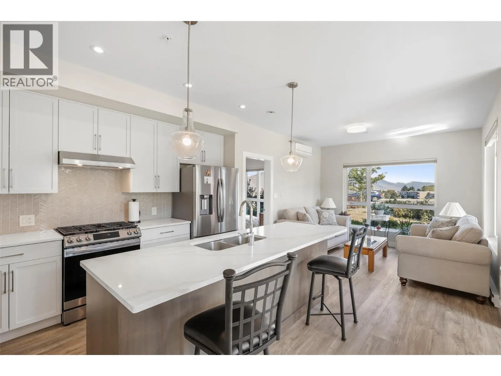 875 University Drive Unit# 103