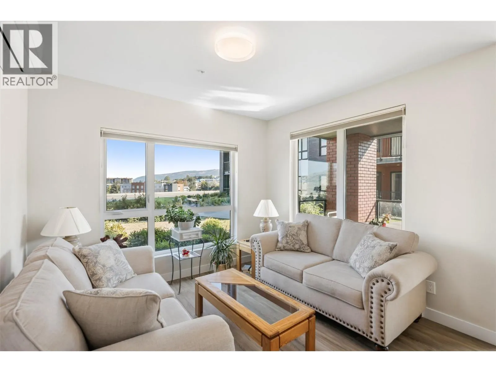 875 University Drive Unit# 103