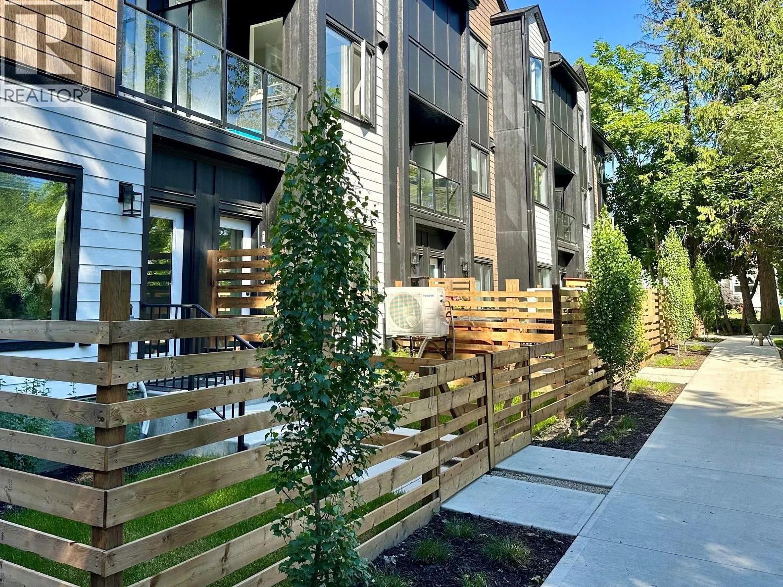 1204 Douglas Street W