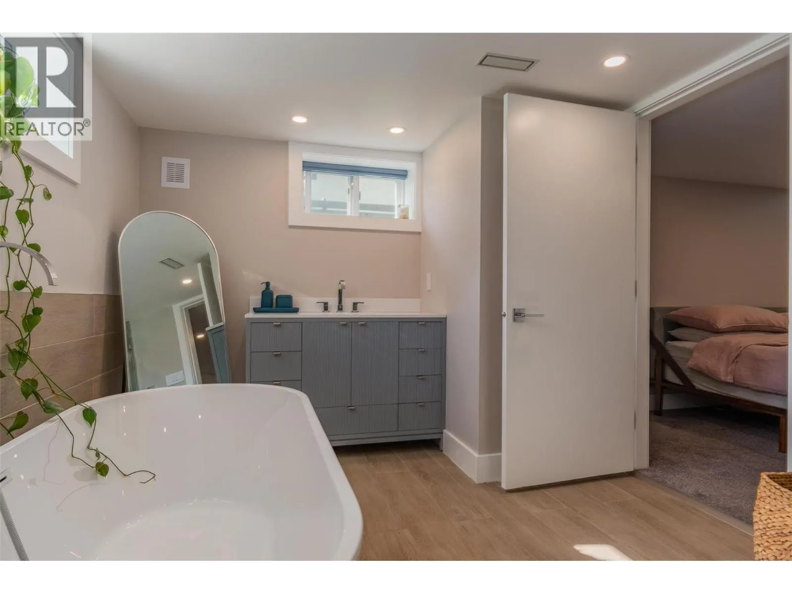 516 Portia Crescent