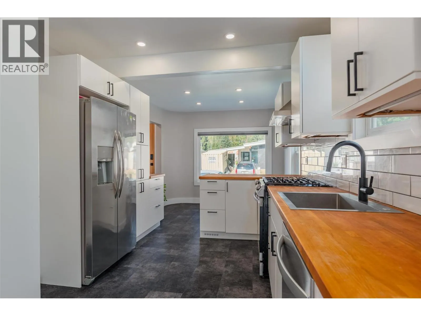 516 Portia Crescent