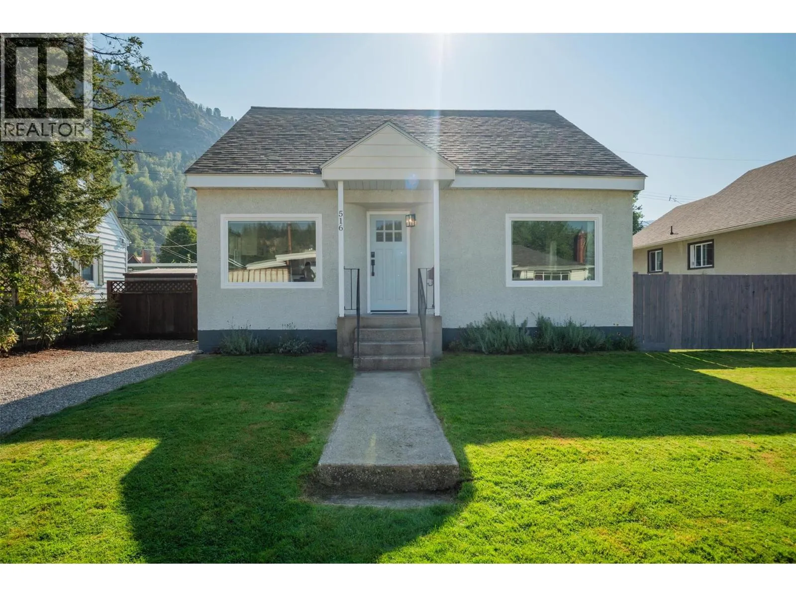 516 Portia Crescent