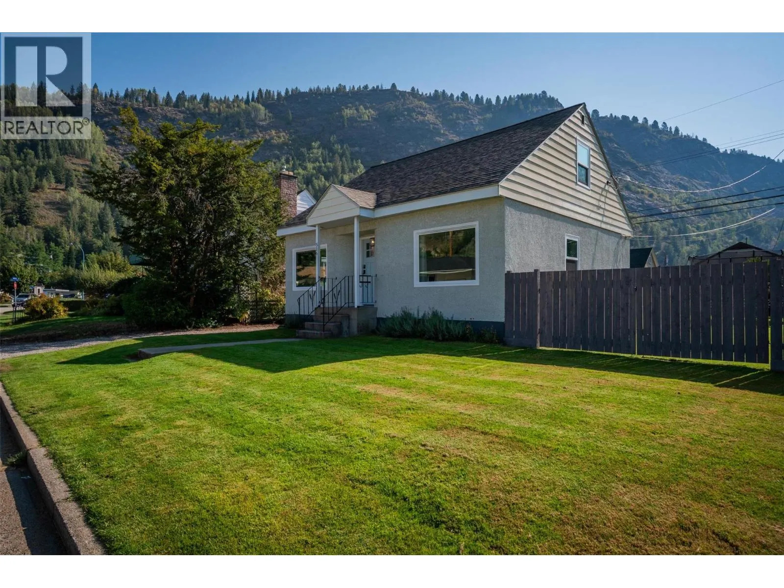 516 Portia Crescent