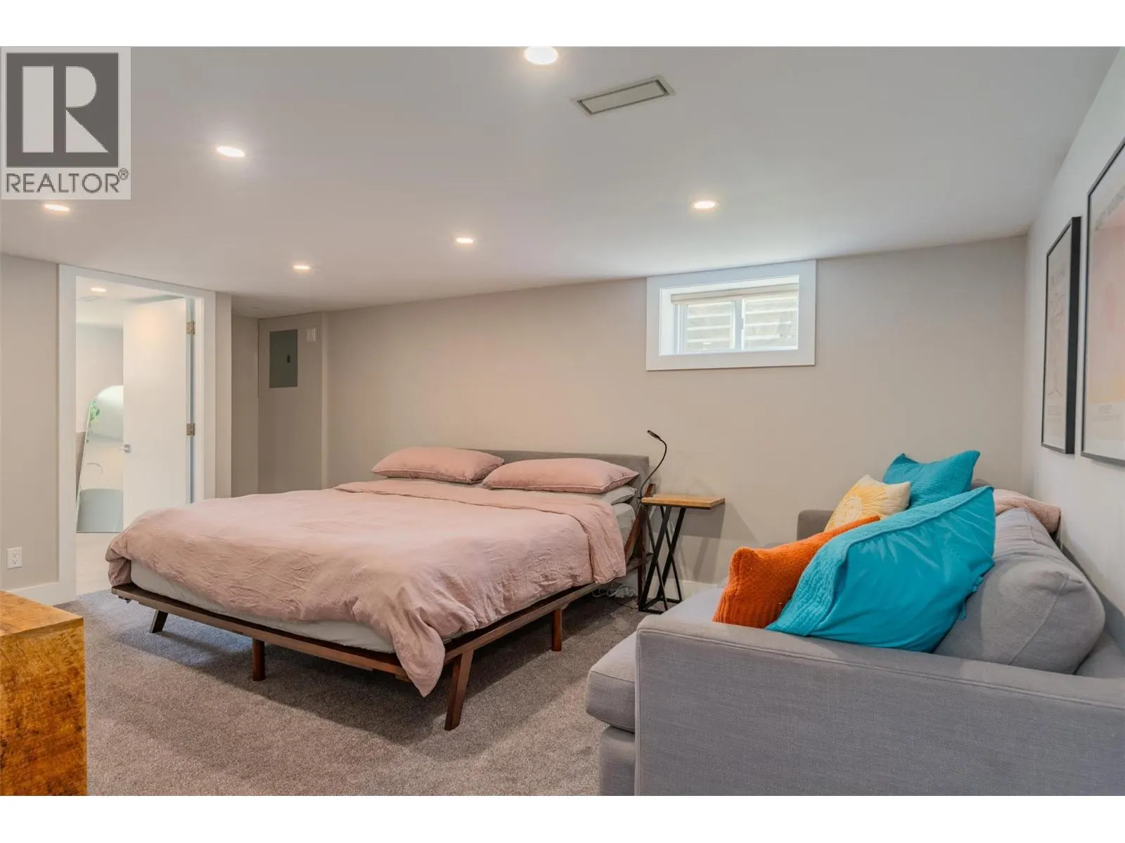 516 Portia Crescent