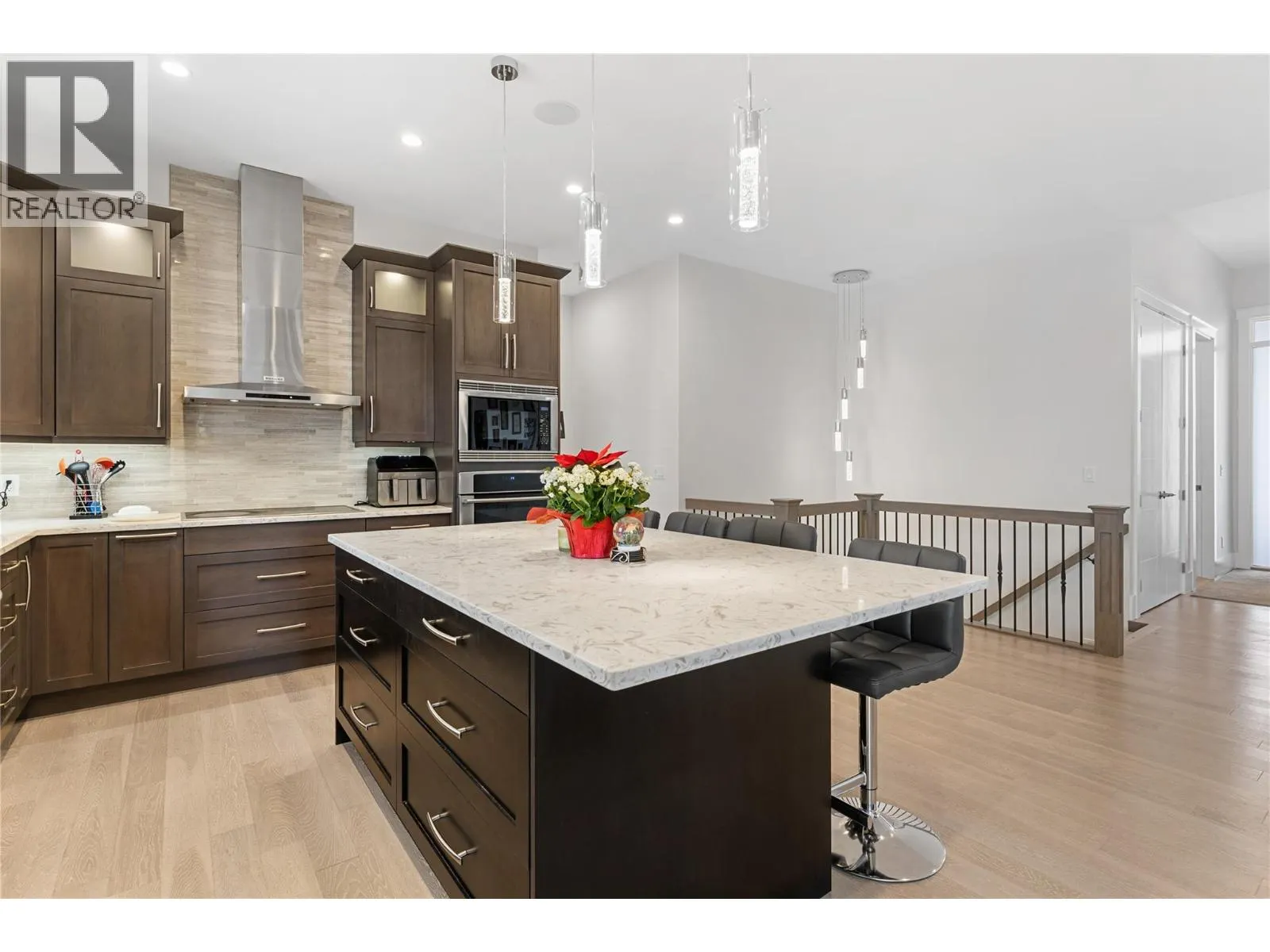 1325 Sladen Crescent
