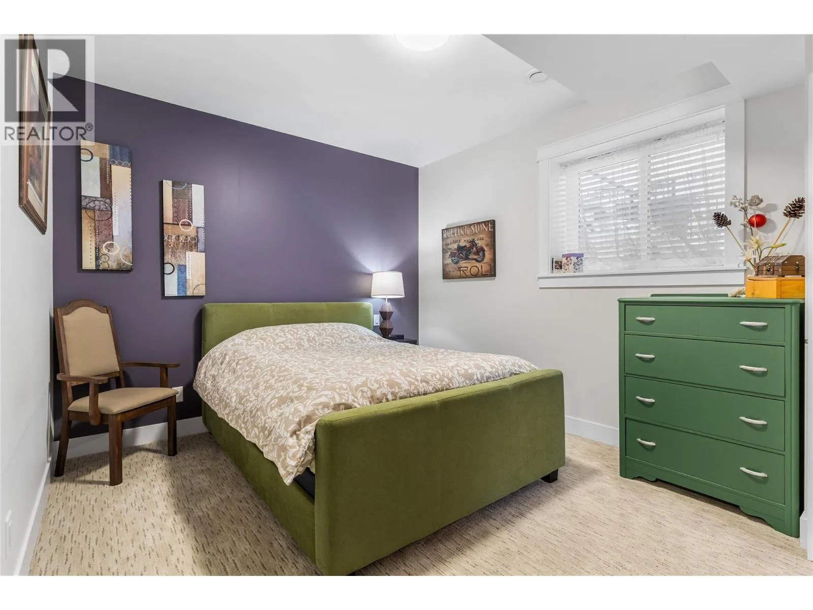 1325 Sladen Crescent