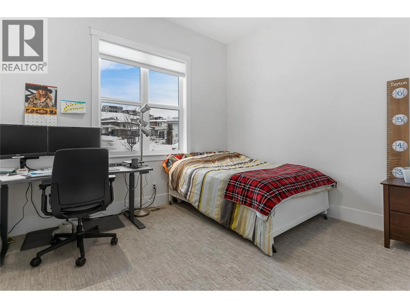 1325 Sladen Crescent