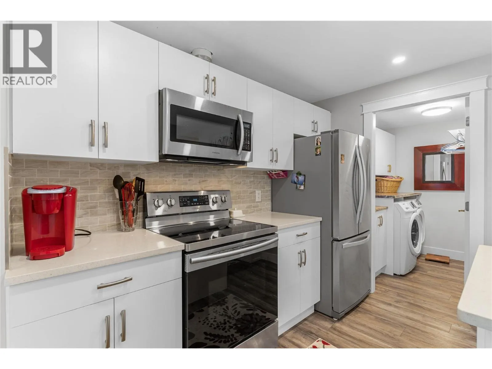 1325 Sladen Crescent