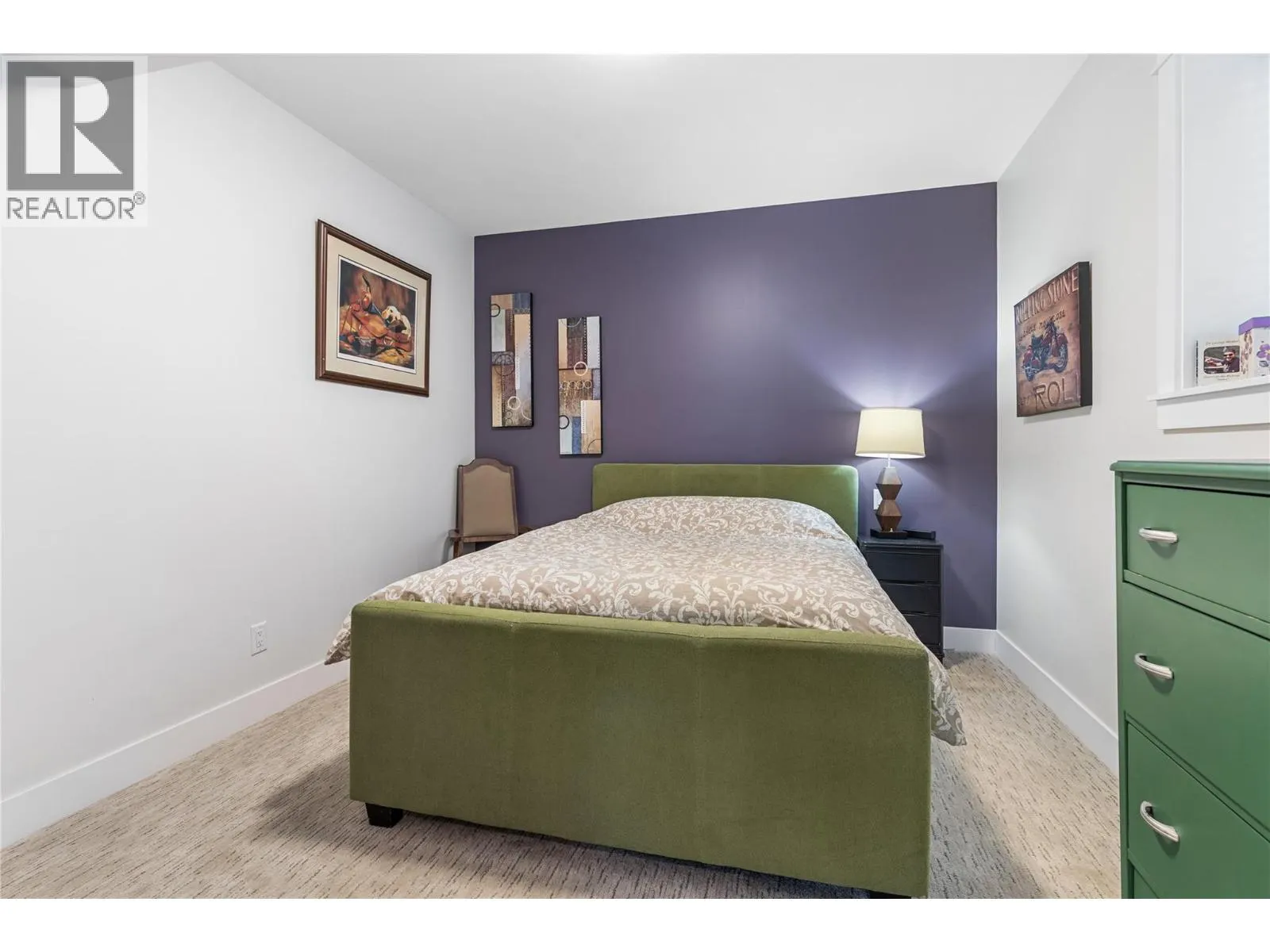 1325 Sladen Crescent