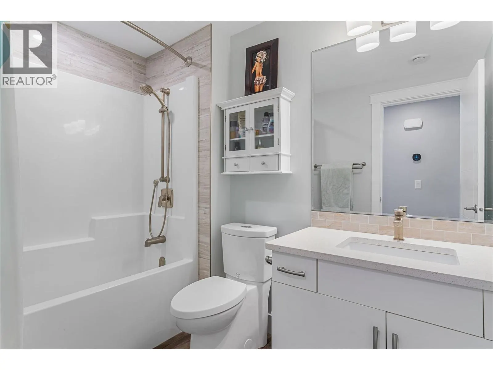 1325 Sladen Crescent
