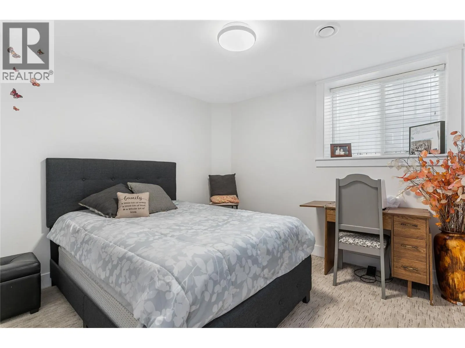 1325 Sladen Crescent